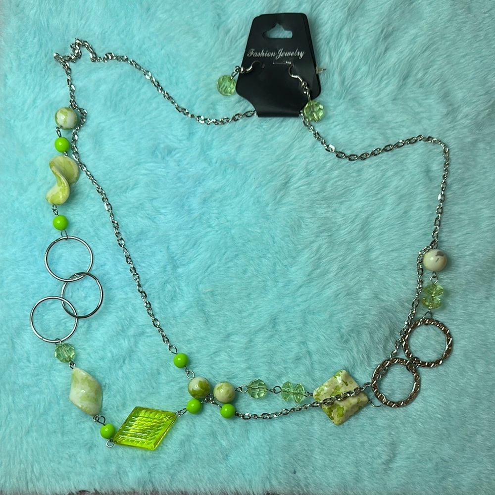 Fashion Jewelry Green and Silver Necklace